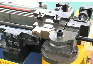 Machine à cintrer de tuyau en métal de commande numérique par ordinateur d'acier au carbone en métal, cintreuse hydraulique de tube