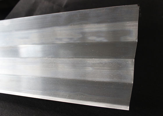 La décoration du métal a suspendu le plafond en aluminium Waved a formé 0.7mm pour des tuiles de plafond de bureau