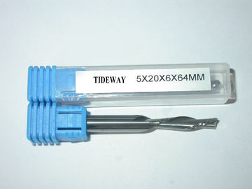 2 bits de carbure de commande numérique par ordinateur de spirale de finissage de cannelure vers le bas coupent ou lèvent la coupe avec le micro - solide de grain pour couper le bois dur